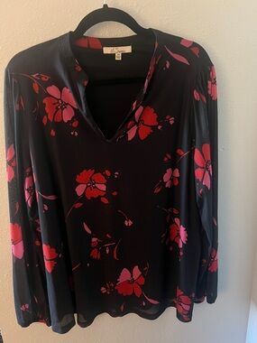 Lysse Black Long-Sleeve V-Neck Top with Pink-Red Floral Print